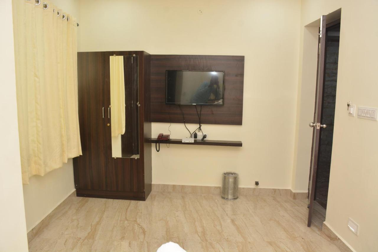Arihanth Inn Vellore Esterno foto